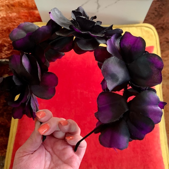 Black and purple flower headband 🖤 - Picture 3 of 4
